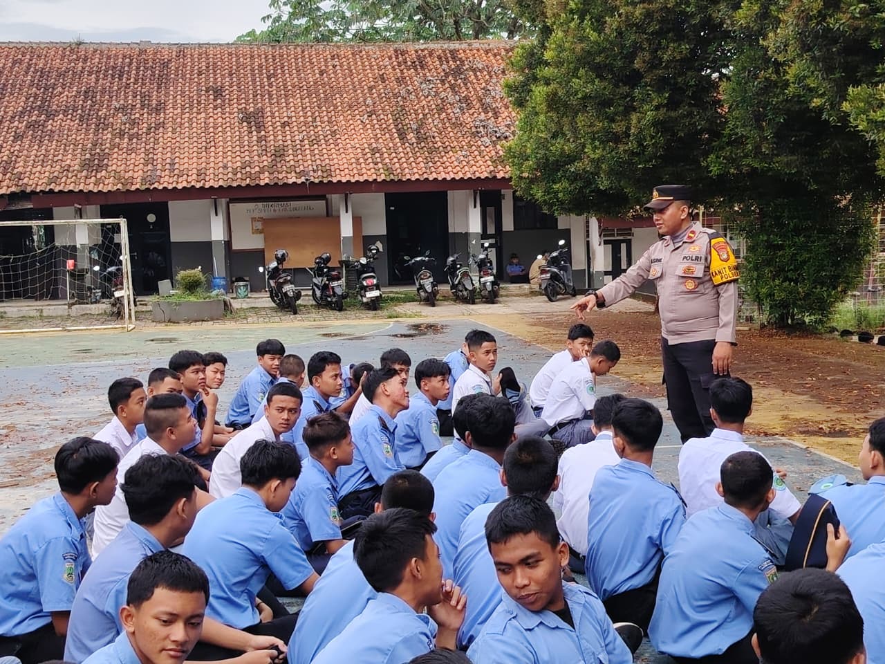 Police Go To School, Polsek Pagedangan Edukasi Siswa SMKN 6 Tangerang tentang Disiplin dan Kamtibmas
