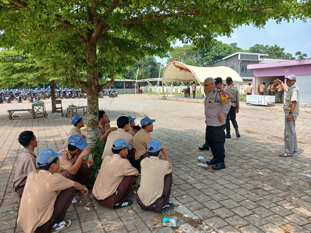 Polsek Cisauk Berikan Sosialisasi Kamtibmas kepada Siswa SMK di Cisauk
