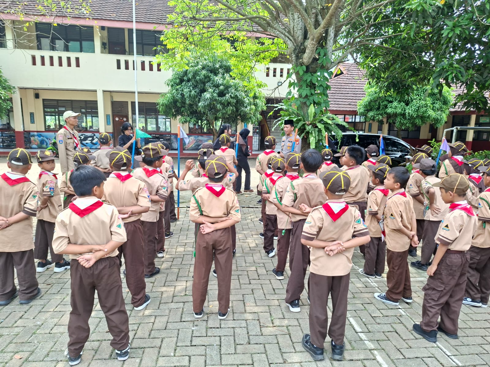 CETAR Sejak Dini! Kapolsek Cisauk Tanamkan Nilai Anti Tawuran dan Bullying di SDN Cicayur 1