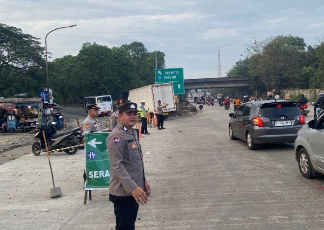 Polisi Lakukan Monitoring dan Pelayanan Keberangkatan Buruh May Day 2026, Ribuan Massa Melintas Aman dan Tertib