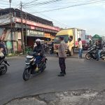 Polsek Curug Laksanakan Pengaturan Lalu Lintas di Perempatan Gloria