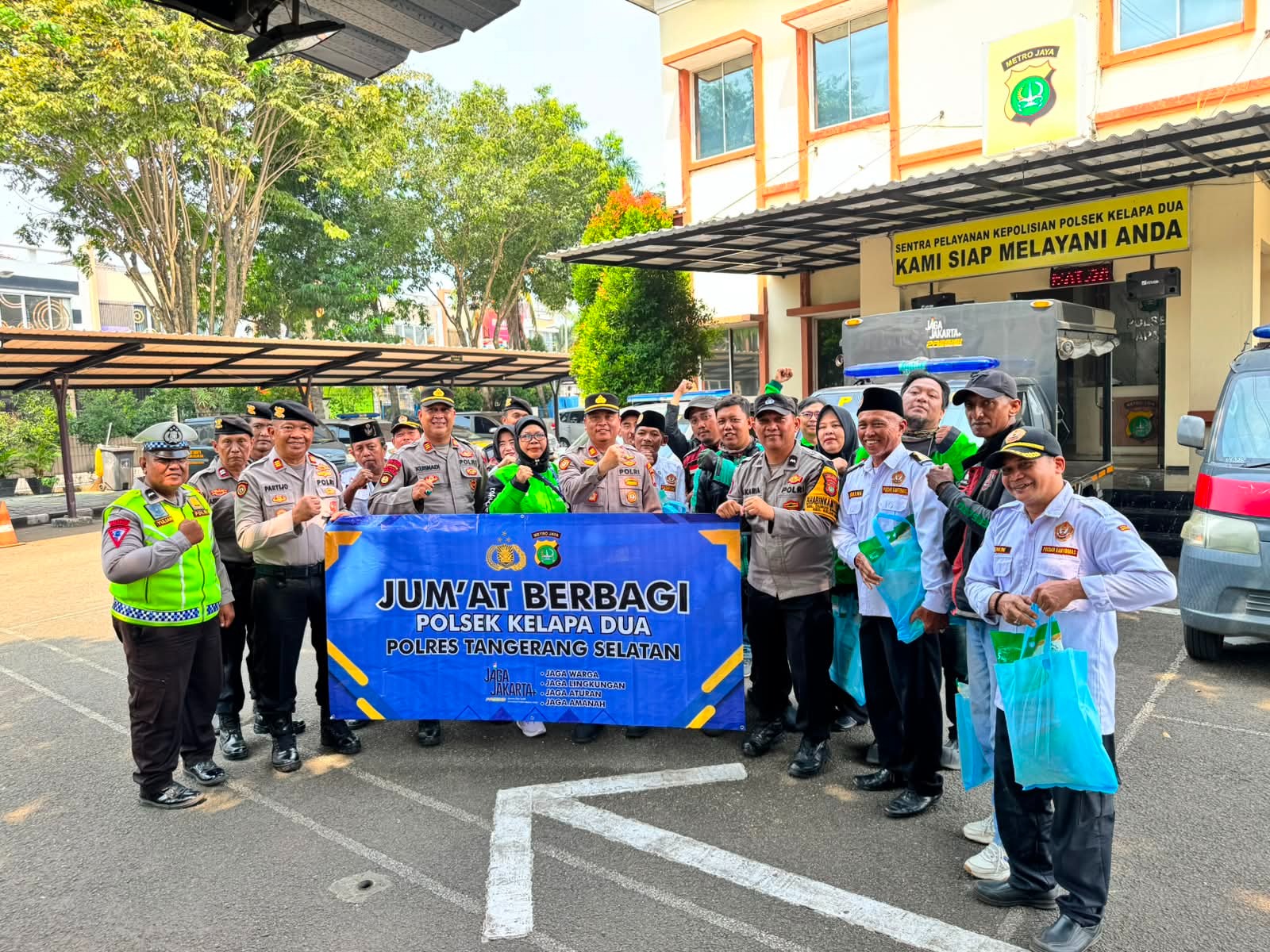 Jum’at Berbagi Polsek Kelapa Dua, Wujud Kepedulian Polri kepada Masyarakat dan Mitra Kamtibmas