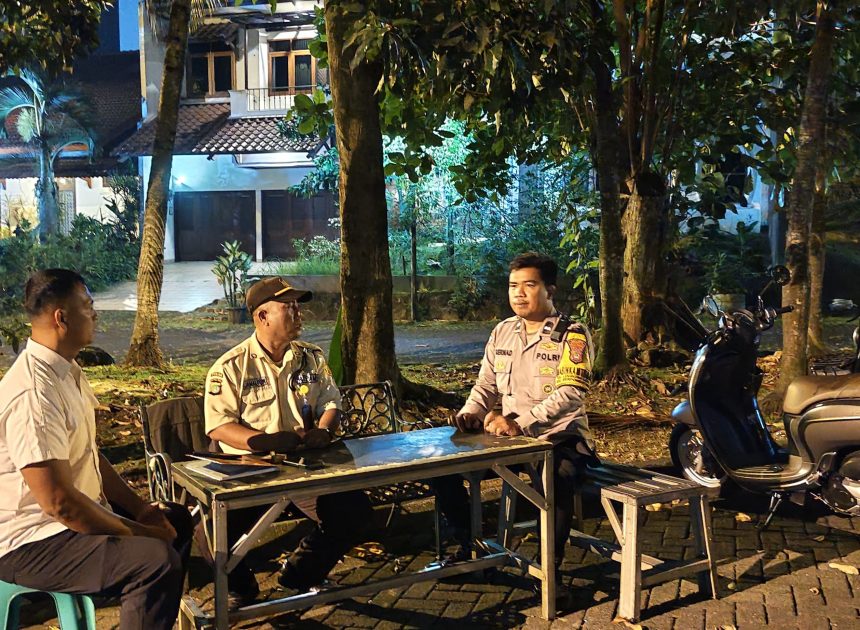 Bhabinkamtibmas Lengkong Karya Gelar KRYD dan DDS untuk Jaga Keamanan Lingkungan