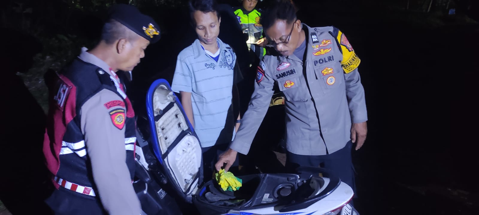 Polsek Pondok Aren Laksanakan Patroli Cipta Kondisi dan Operasi Kejahatan Jalanan