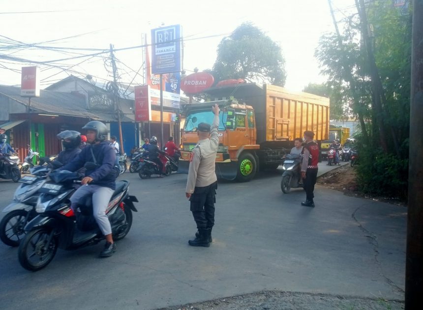 Polisi Hadir di Pagi Hari, Polsek Curug Pastikan Arus Lalu Lintas Tetap Lancar