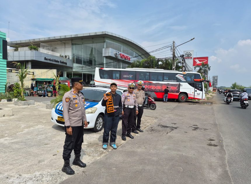 Polsek Pamulang Kawal Keberangkatan The Jak Mania Pondok Cabe Menuju Stadion JIS