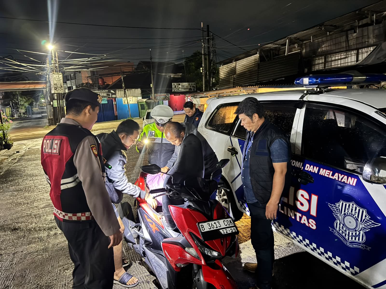 Polsek Kelapa Dua Gelar Razia Stasioner Tengah Malam, Antisipasi Gangguan Kamtibmas