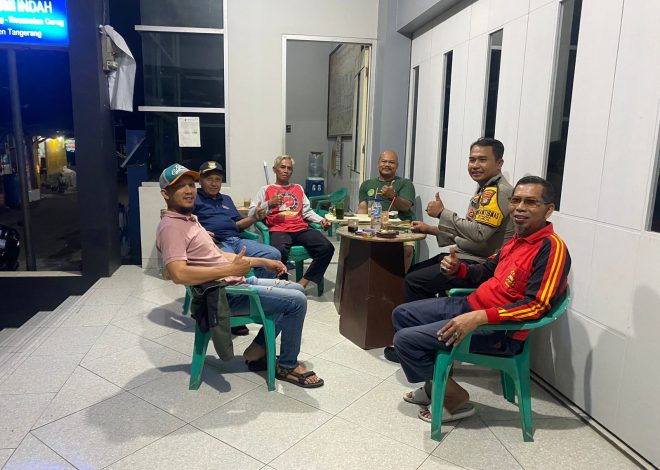 Bhabinkamtibmas Binong Sambangi Pos Kamling, Perkuat Sinergi Warga Jaga Keamanan Lingkungan
