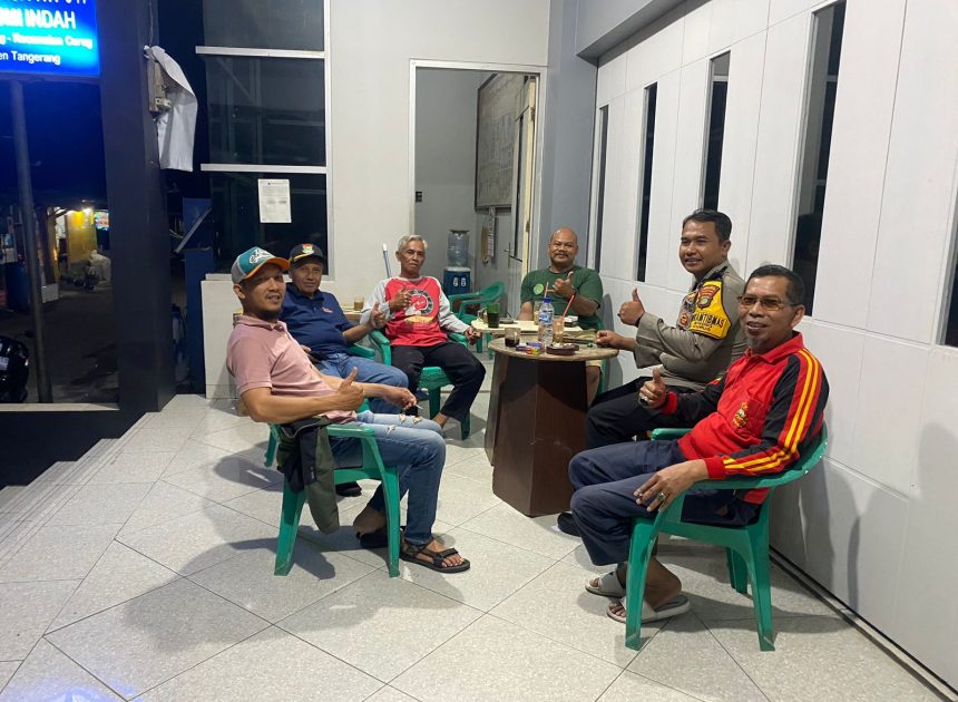 Bhabinkamtibmas Binong Sambangi Pos Kamling, Perkuat Sinergi Warga Jaga Keamanan Lingkungan