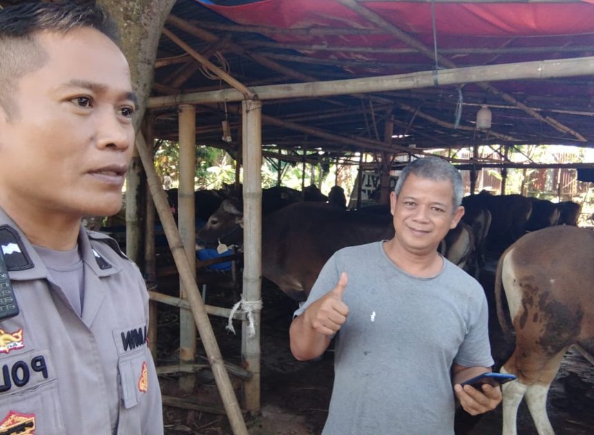Jelang Idul Adha, Bhabinkamtibmas Parigi Lama Sambangi Lapak Hewan Kurban dan Berikan Imbauan Kamtibmas