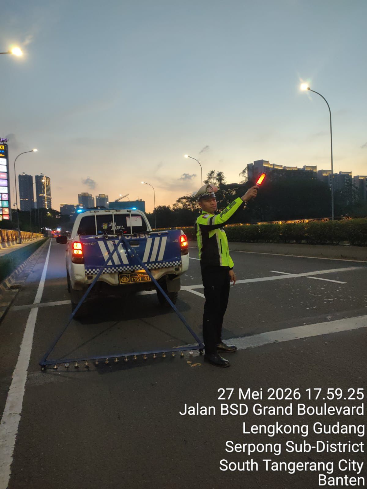 Satlantas Polres Tangerang Selatan Gelar Penyisiran Ranjau Paku Demi Keselamatan Pengguna Jalan