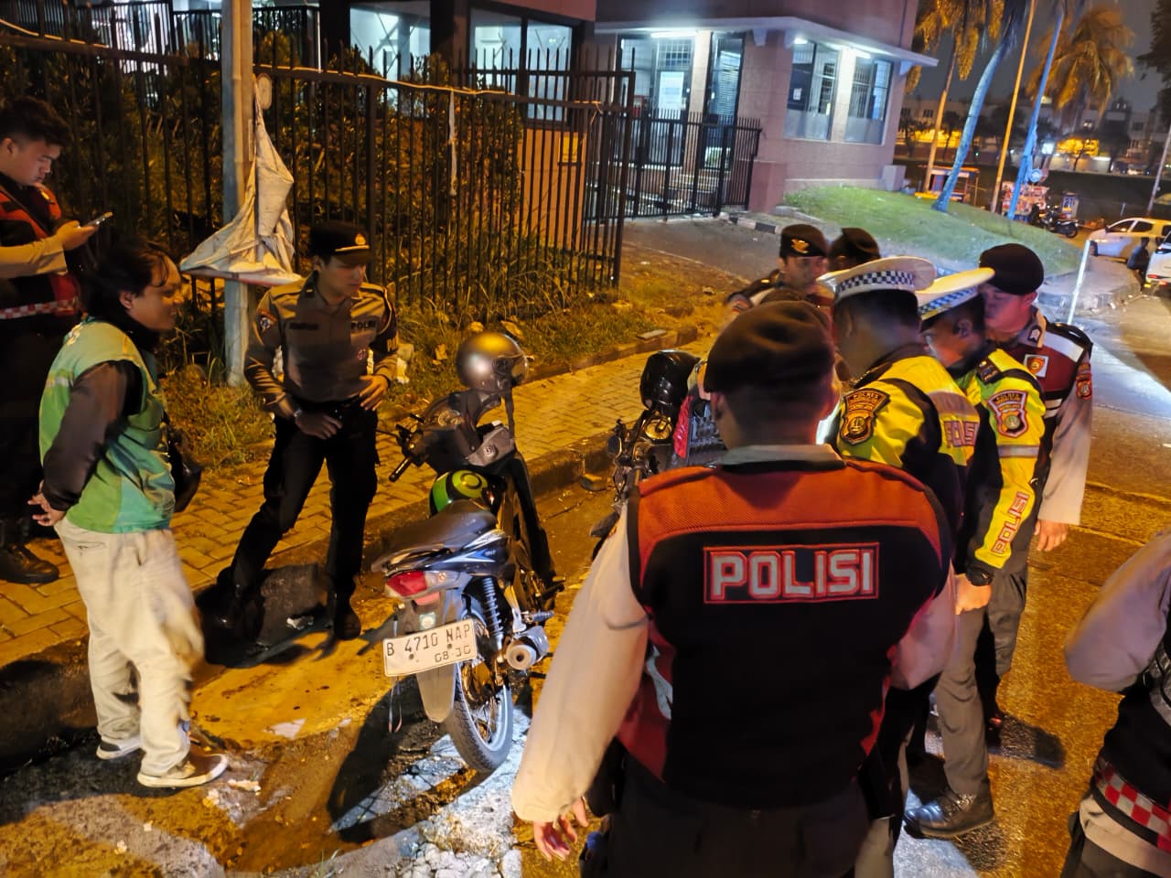 Patroli Stasioner Tengah Malam, Polres Tangerang Selatan Perkuat Keamanan dan Ciptakan Rasa Aman bagi Masyarakat