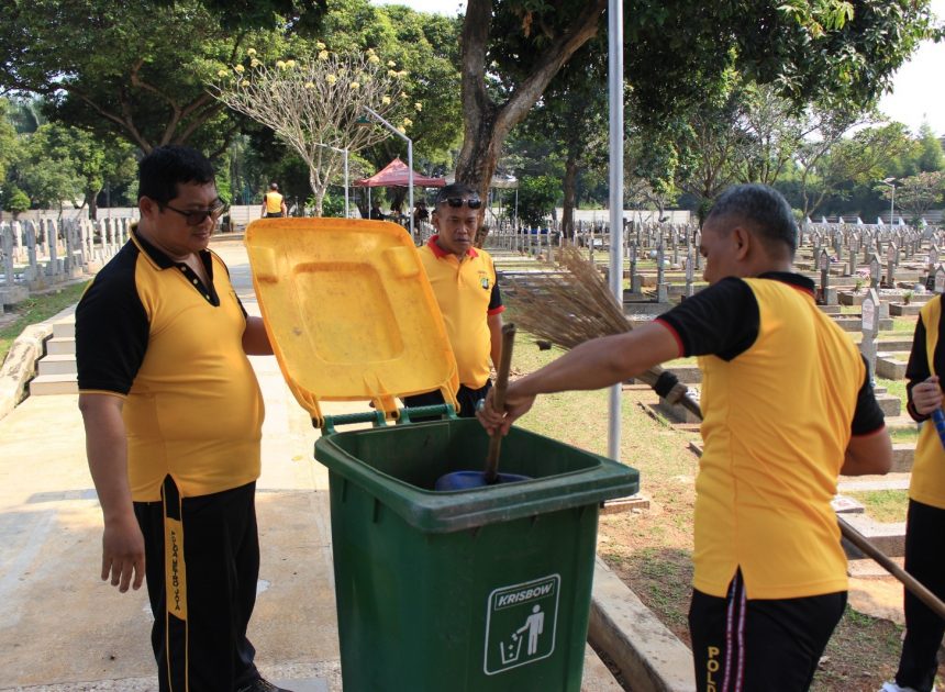 Bakti Religi di Taman Makam Pahlawan Bahagia, Polsek Pondok Aren Wujudkan Kepedulian dan Semangat Pengabdian