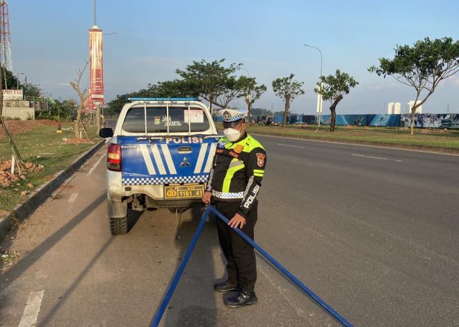 Satlantas Polres Tangerang Selatan Laksanakan Penyisiran Ranjau Paku di Kawasan Grand Boulevard BSD