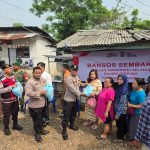 Sambut Hari Bhayangkara ke-80, Kapolsek Serpong dan Bhayangkari Salurkan Bantuan Sembako untuk Warga