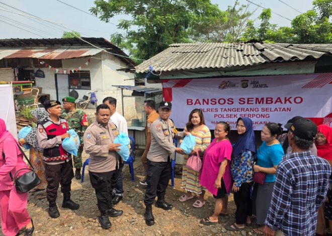 Sambut Hari Bhayangkara ke-80, Kapolsek Serpong dan Bhayangkari Salurkan Bantuan Sembako untuk Warga