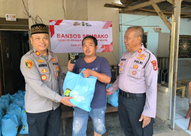 Tangis Haru Warga Bencongan Sambut Bantuan Polsek Kelapa Dua pada HUT Bhayangkara ke-80