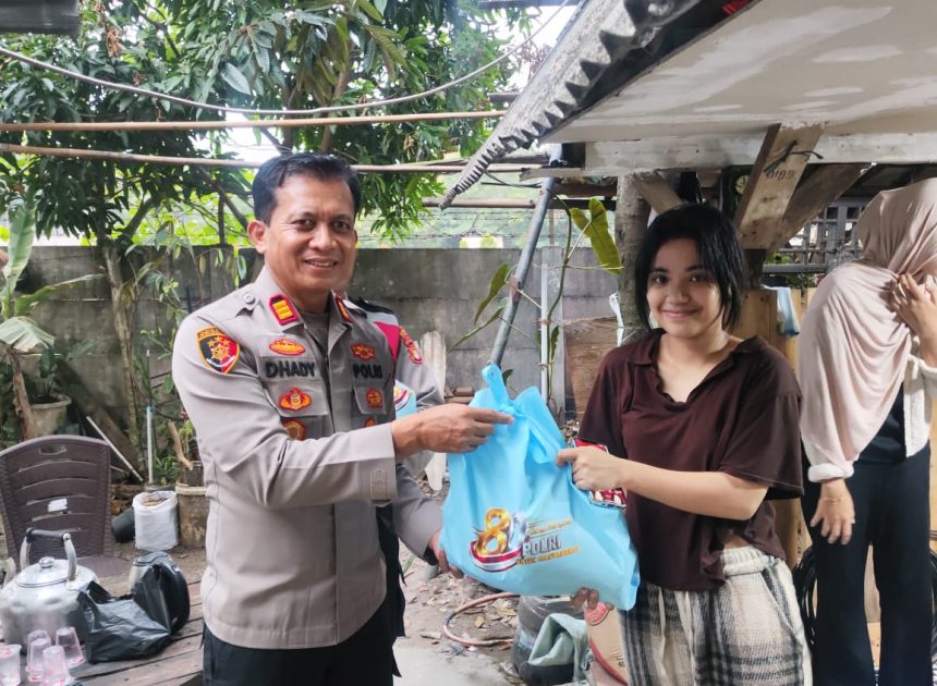 Polsek Cisauk Salurkan Paket Sembako untuk Mahasiswa Perantau, Wujud Kepedulian HUT Bhayangkara ke-80