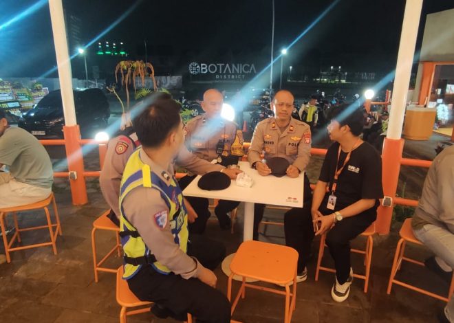 Jaga Jakarta On The Spot, Polsek Pondok Aren Kawal Nobar Piala Dunia 2026 Bersama Warga