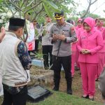 Polres Tangerang Selatan Gelar Ziarah dan Tabur Bunga di Makam Personel Polri yang Gugur dalam Tugas