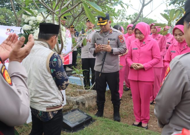 Polres Tangerang Selatan Gelar Ziarah dan Tabur Bunga di Makam Personel Polri yang Gugur dalam Tugas