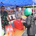 Polres Tangerang Selatan Dan Kodim 0506/Tangerang Bagikan Makanan dan Layanan Kesehatan Gratis Untuk Masyarakat