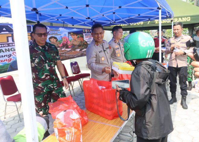 Polres Tangerang Selatan Dan Kodim 0506/Tangerang Bagikan Makanan dan Layanan Kesehatan Gratis Untuk Masyarakat