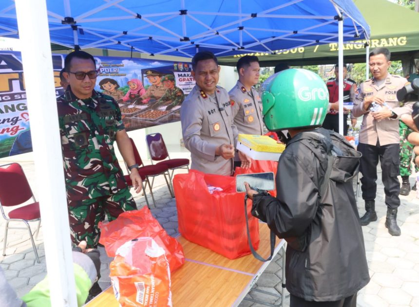Polres Tangerang Selatan Dan Kodim 0506/Tangerang Bagikan Makanan dan Layanan Kesehatan Gratis Untuk Masyarakat
