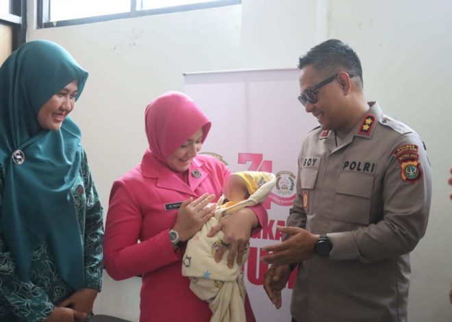 Bakti Kemanusiaan Hari Bhayangkara, Kapolres Tangsel Berikan Perhatian kepada Bayi Temuan di Legok
