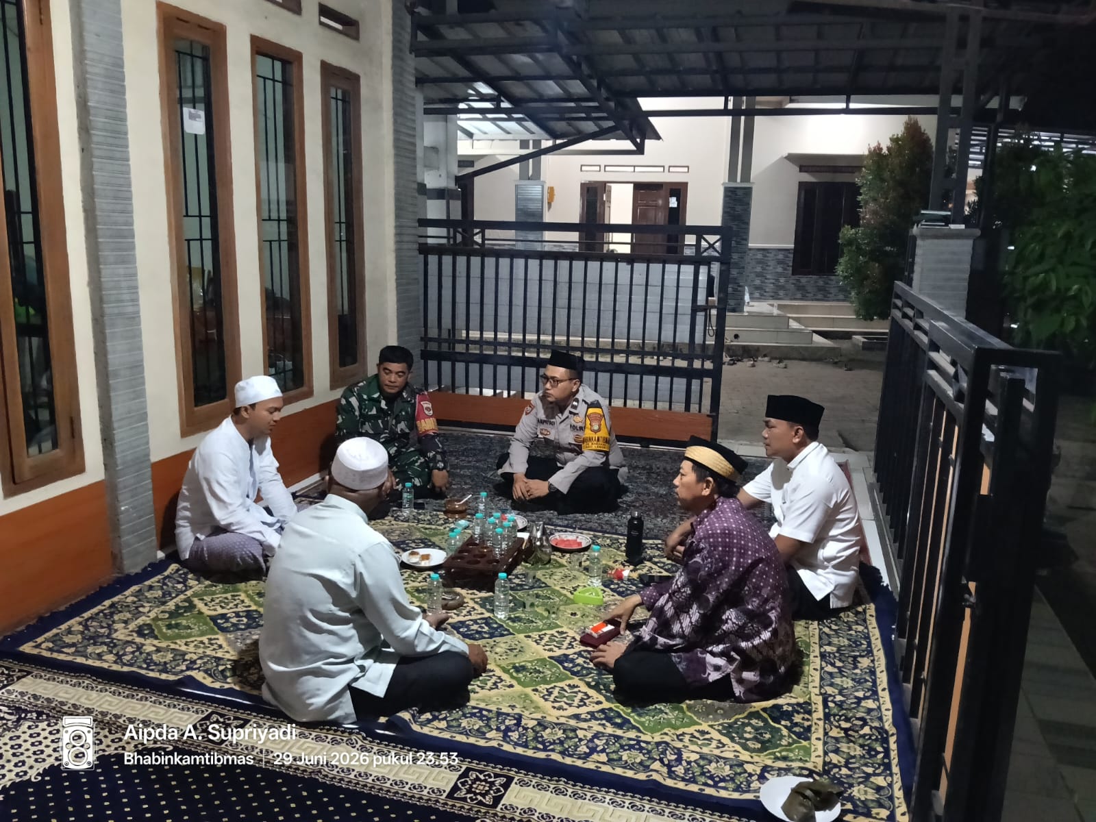 Sambang ke Ponpes, Bhabinkamtibmas dan Babinsa Perkuat Cooling System