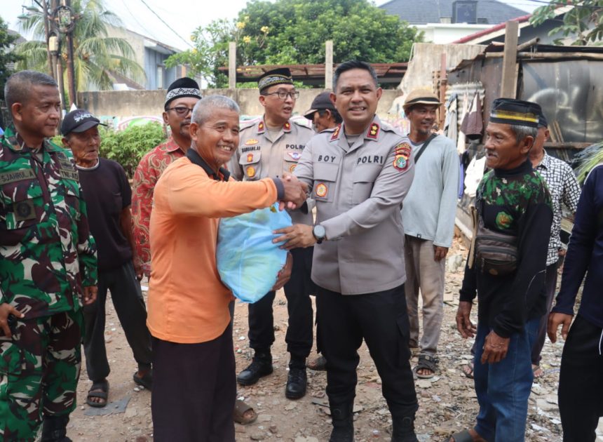 Hari Bhayangkara ke-80, Kapolres Tangsel Gelar Bakti Kesehatan dan Pembagian Sembako untuk Warga Pisangan
