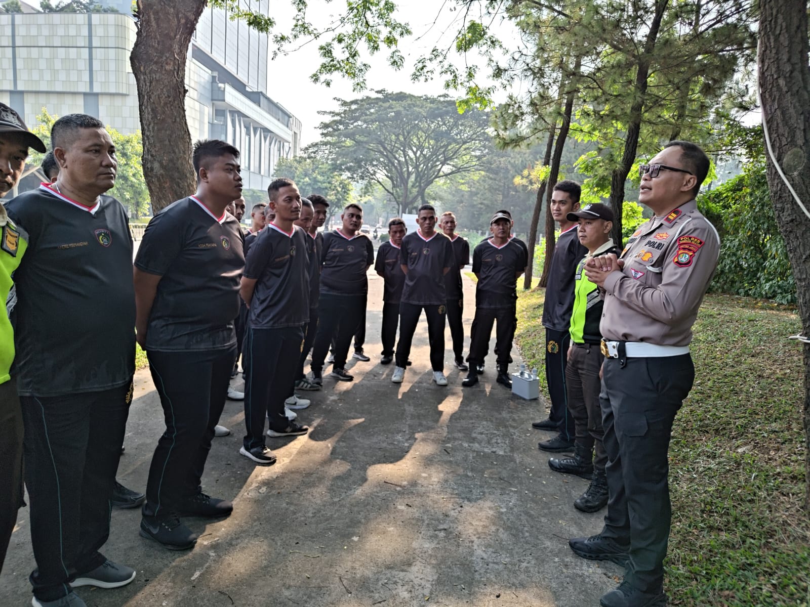 Polsek Pondok Aren Bekali Security Bintaro Jaya Xchange Penanganan Awal TKP Kecelakaan