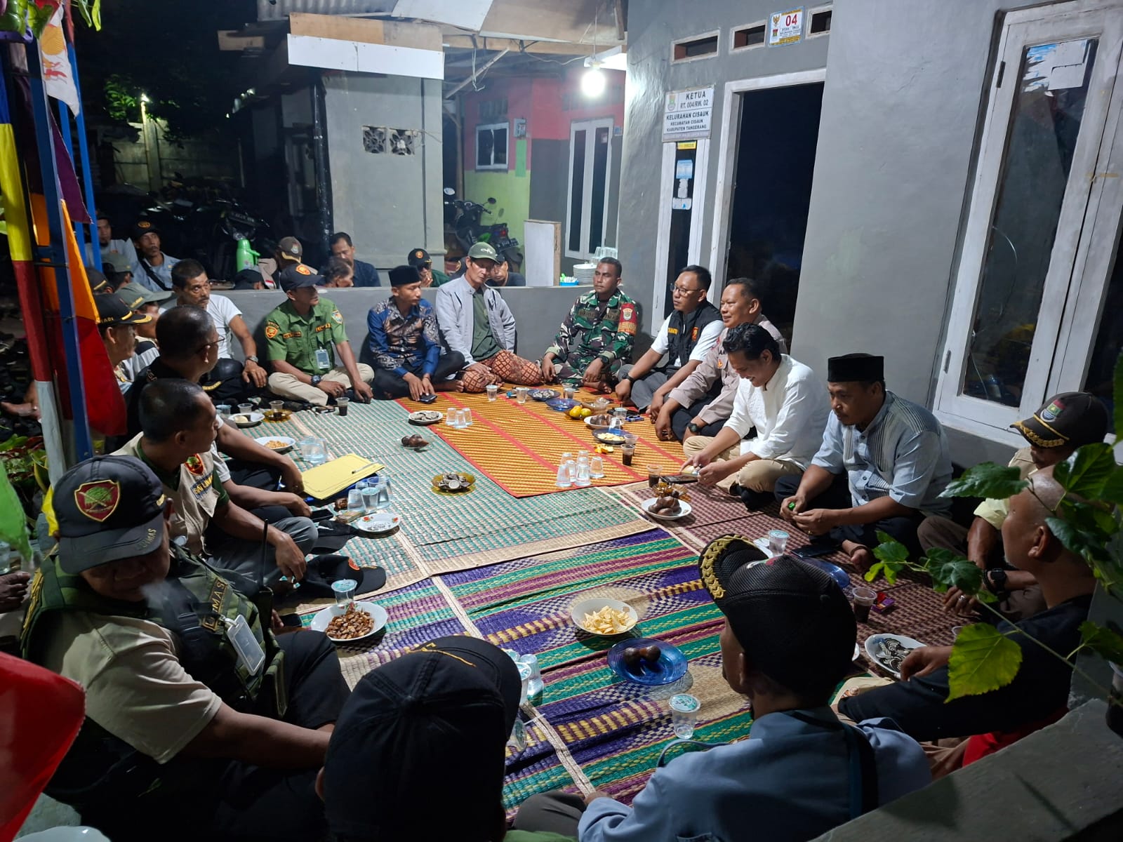 Perkuat Sinergi 3 Pilar Melalui Jaga Jakarta On The Spot, Polsek Cisauk Gelar Rakor dan Ngopi Kamtibmas Bersama Warga dan Linmas