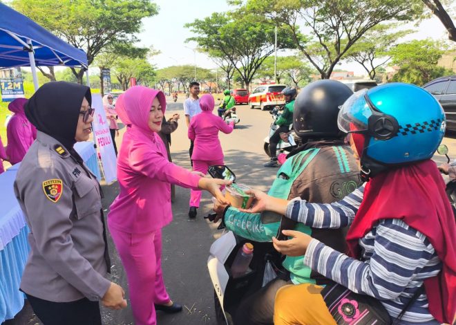 Jumat Berbagi, Polres Tangsel Bersama Bhayangkari Hadir Berbagi Kebahagiaan untuk Masyarakat