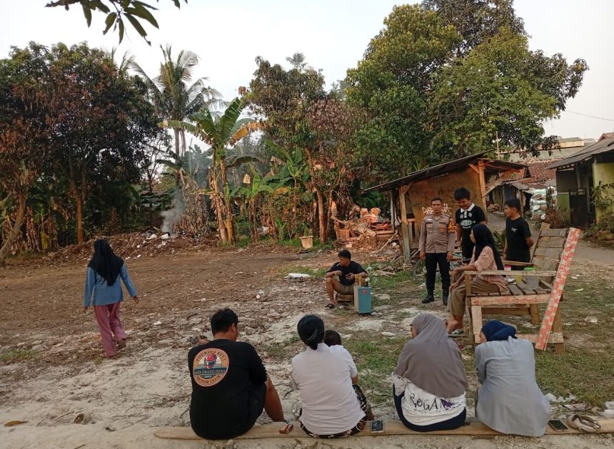 Bhabinkamtibmas Curug Kulon Ajak Warga Tingkatkan Kewaspadaan dan Jaga Kamtibmas Lingkungan