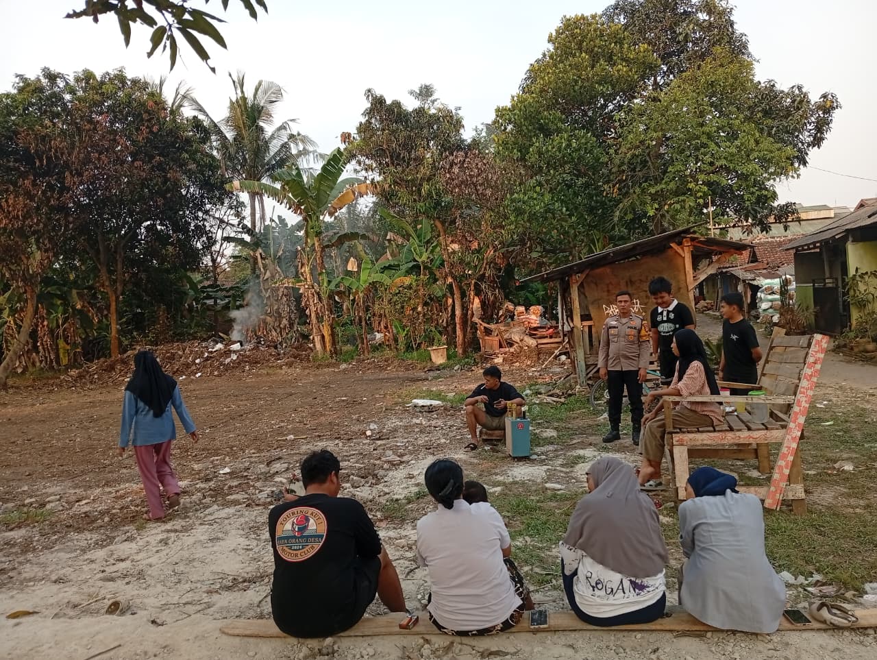 Bhabinkamtibmas Curug Kulon Ajak Warga Tingkatkan Kewaspadaan dan Jaga Kamtibmas Lingkungan