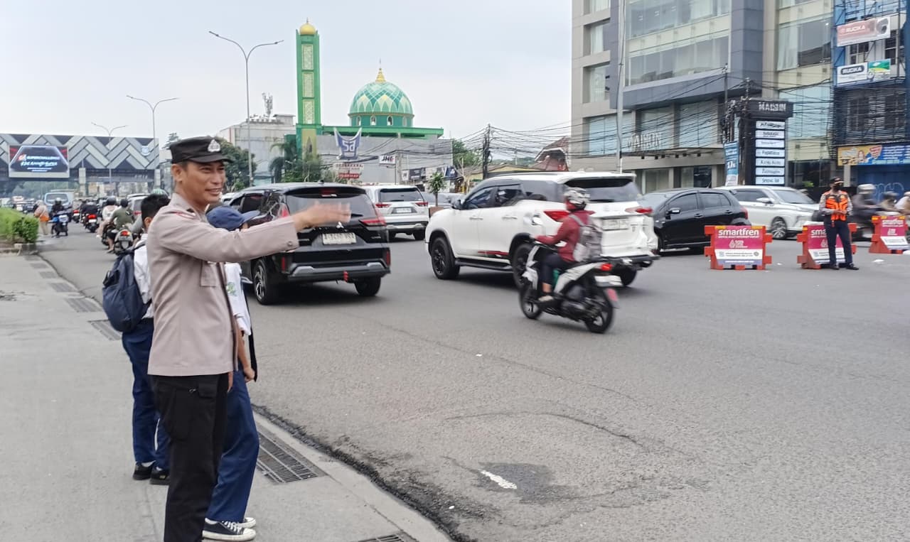 Polsek Serpong Sigap Atur Arus Lalu Lintas di U Turn Mall WTC, Wujud Pelayanan Prima kepada Masyarakat