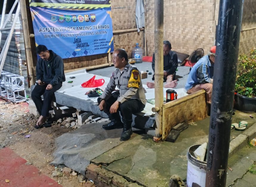 Jaga Jakarta On The Spot: Bhabinkamtibmas Pakujaya Cek Poskamling Terpadu, Perkuat Sinergi Warga Jaga Kamtibmas