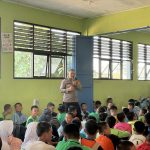 Masa MPLS, Bhabinkamtibmas Sukabakti Berikan Edukasi kepada Siswa Baru SMPN 2 Curug