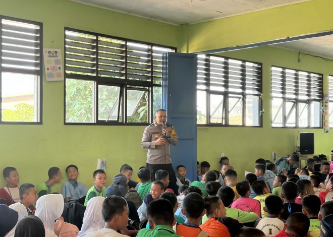 Masa MPLS, Bhabinkamtibmas Sukabakti Berikan Edukasi kepada Siswa Baru SMPN 2 Curug