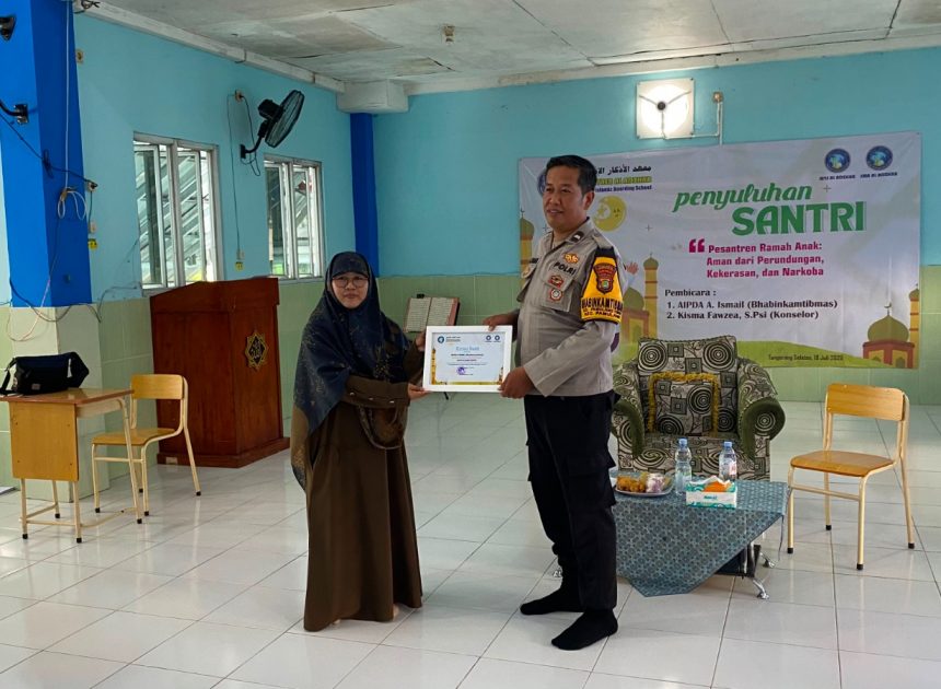 Wujudkan Pesantren Ramah Anak, Polsek Pamulang Edukasi Santri Cegah Bullying, Kekerasan, dan Narkoba”