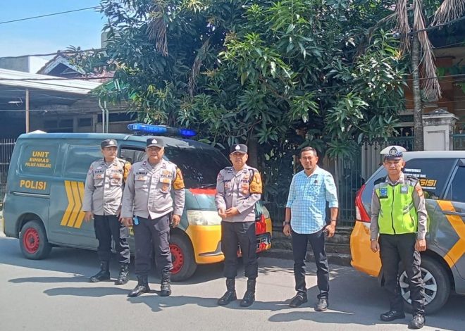 Patroli Jalan Kaki Polsek Pamulang Perkuat Keamanan Sentra Ekonomi dan Permukiman Warga