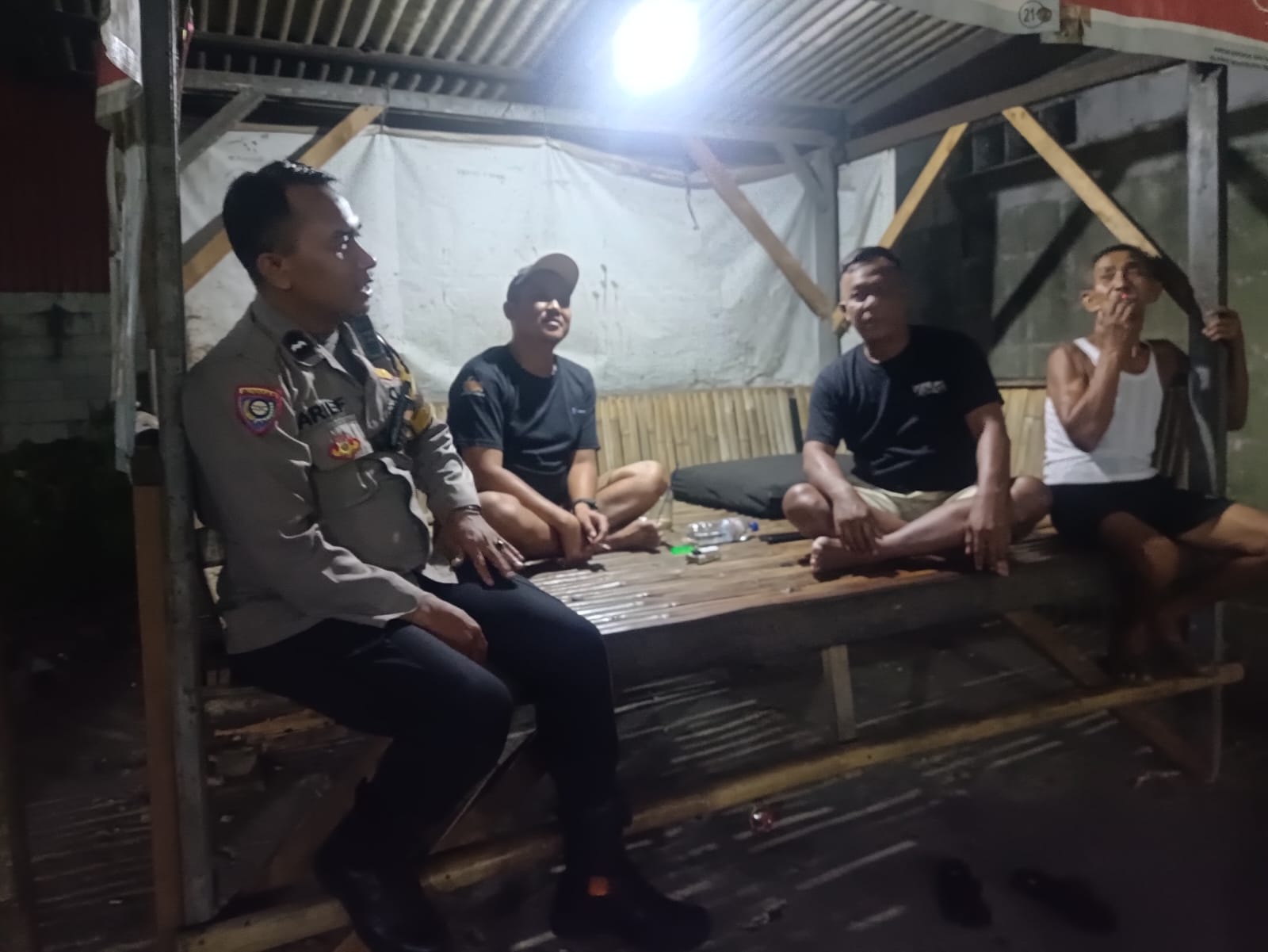 Jaga Jakarta+ On The Spot, Bhabinkamtibmas Binong Perkuat Siskamling Melalui Sambang Pos Kamling Terpadu