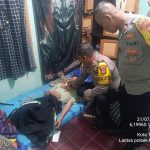 Laporan 110 Direspons Cepat, Polisi Bantu Warga Tak Sadarkan Diri di Tangerang