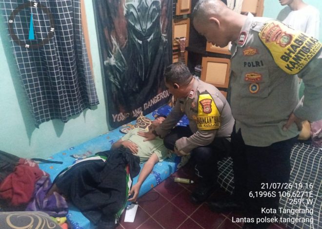 Laporan 110 Direspons Cepat, Polisi Bantu Warga Tak Sadarkan Diri di Tangerang