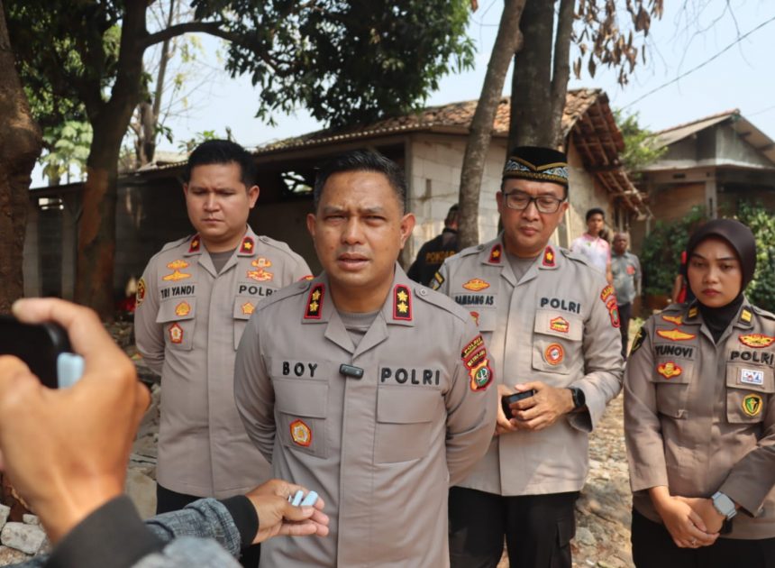 Dukung Program Kapolda Metro Jaya, Polres Tangsel Bedah Rumah Warga Kurang Mampu Jelang HUT Ke-81 RI