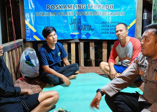 Gencarkan Program Jaga Jakarta+ On The Spot, Bhabinkamtibmas Cek Poskamling dan Ajak Warga Aktif Jaga Lingkungan