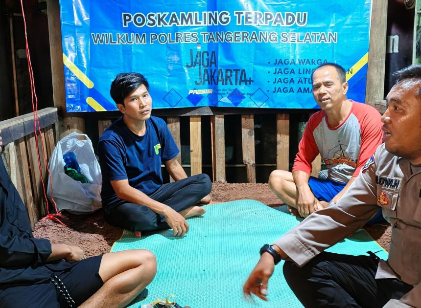 Gencarkan Program Jaga Jakarta+ On The Spot, Bhabinkamtibmas Cek Poskamling dan Ajak Warga Aktif Jaga Lingkungan