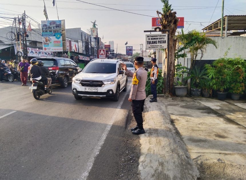 Pelayanan Prima Pagi Hari Atur Arus Lalu Lintas di Pertigaan Gopli, Mobilitas Warga Pagi Hari Semakin Lancar