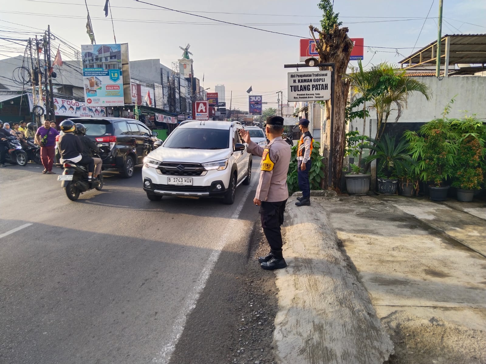 Pelayanan Prima Pagi Hari Atur Arus Lalu Lintas di Pertigaan Gopli, Mobilitas Warga Pagi Hari Semakin Lancar